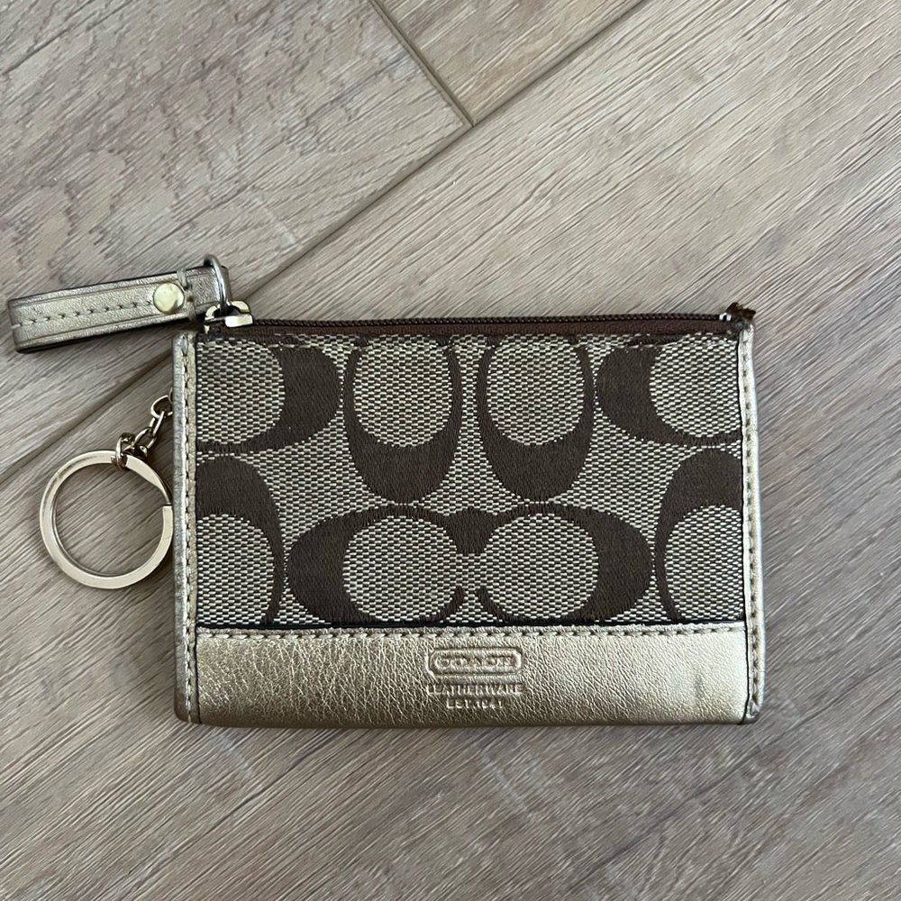 Coach wallet good used condition.
